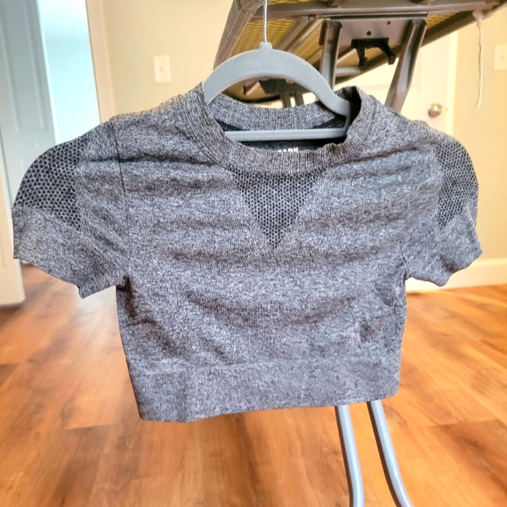 Workout crop top/short sleeve sports bra